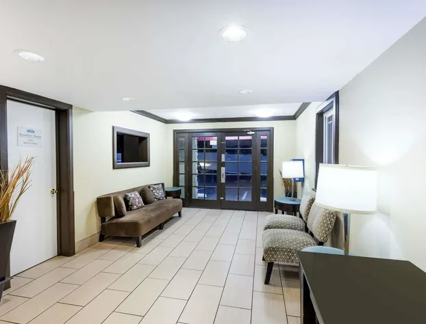 Howard Johnson by Wyndham San Diego Hotel Circle hotel detail image 3