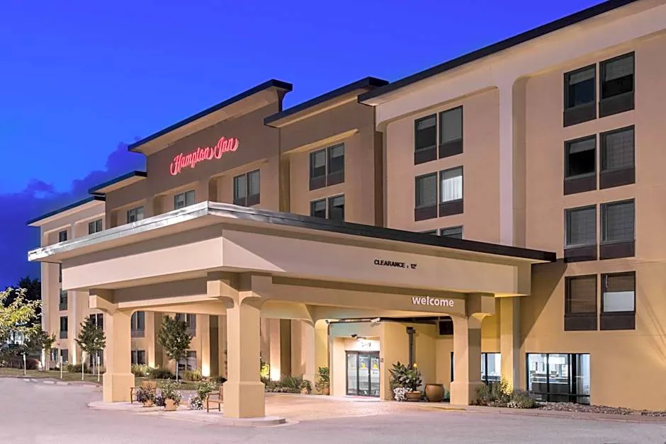 Hampton Inn Columbia hotel hero