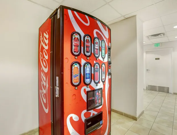 Howard Johnson by Wyndham Lemoore hotel detail image 3