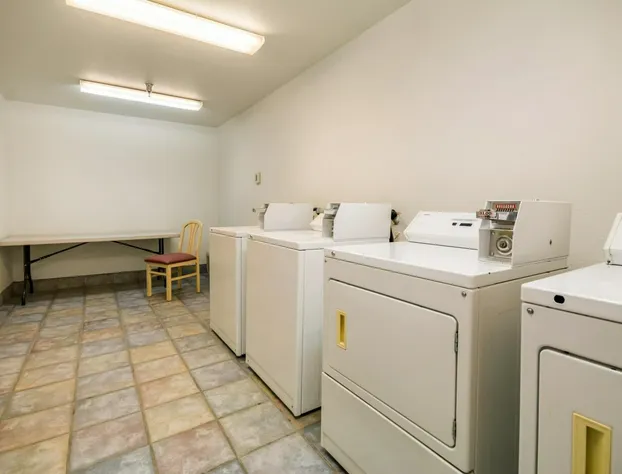 Howard Johnson by Wyndham Lemoore hotel detail image 4