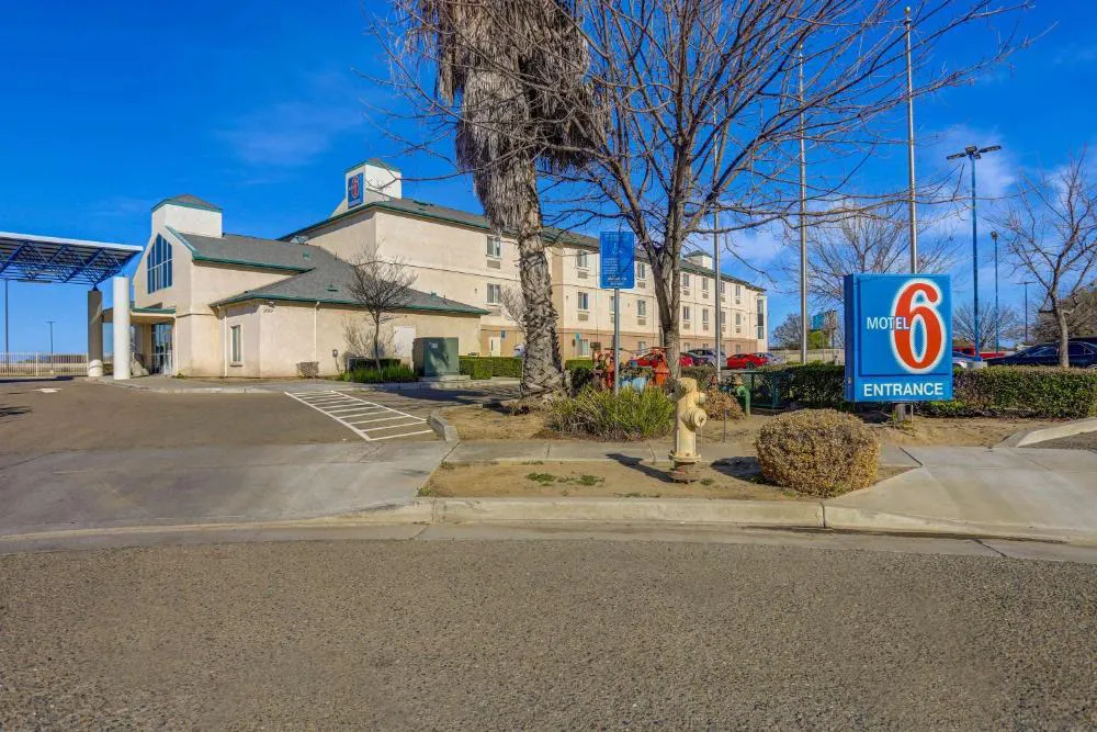 Motel 6 Lemoore, CA hotel hero