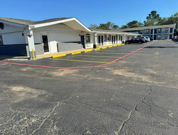 Continental Inn & Suites Nacogdoches TX / SFA University/Downtown hotel detail image 1