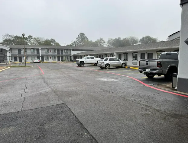 Continental Inn & Suites Nacogdoches TX / SFA University/Downtown hotel detail image 2