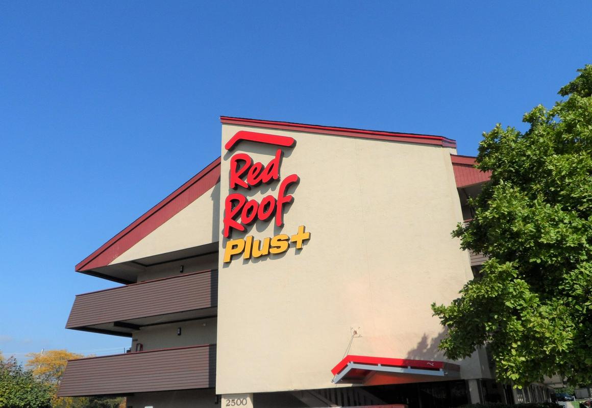 Red Roof Inn PLUS+ Chicago - Hoffman Estates hotel hero