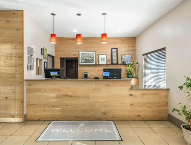 Country Inn & Suites by Radisson, Watertown, SD hotel detail image 4