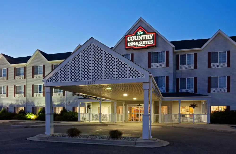 Country Inn & Suites by Radisson, Watertown, SD hotel hero