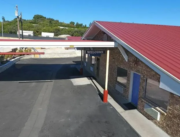 Hillcrest Inn & Suites hotel detail image 1