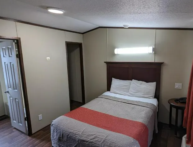 Hillcrest Inn & Suites hotel detail image 4