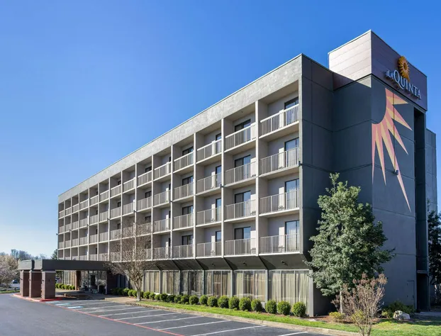 La Quinta Inn & Suites by Wyndham Kingsport TriCities hotel detail image 1