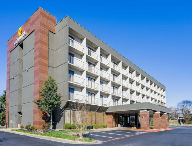 La Quinta Inn & Suites by Wyndham Kingsport TriCities hotel detail image 3