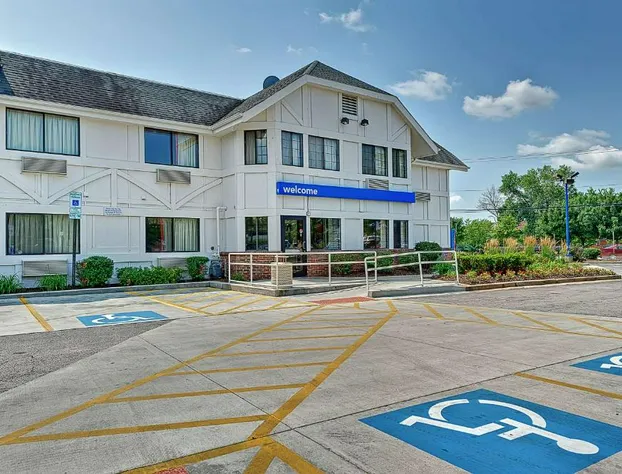 Motel 6 Glenview, IL - Chicago North hotel detail image 1