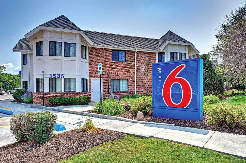 Motel 6 Glenview, IL - Chicago North hotel hero