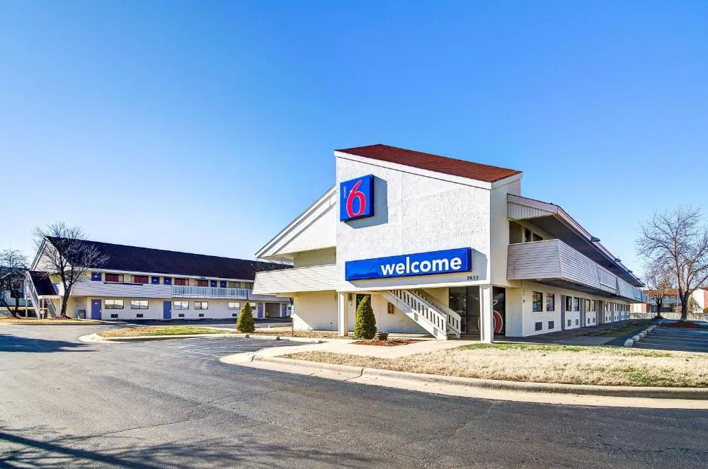 Motel 6 Springfield, MO - North hotel hero