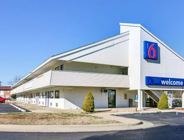 Motel 6 Springfield, MO - North hotel detail image 1