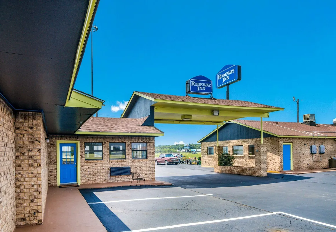 Rodeway Inn hotel hero