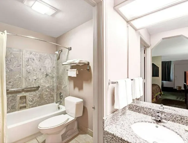 Super 8 by Wyndham Richardson Dallas hotel detail image 4