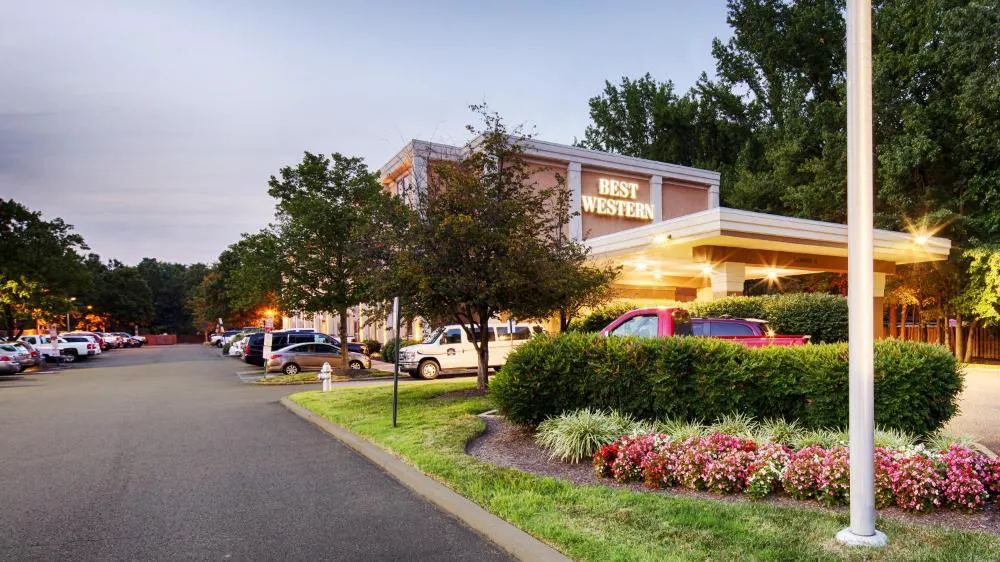 Best Western Plus Richmond Airport Hotel hotel hero