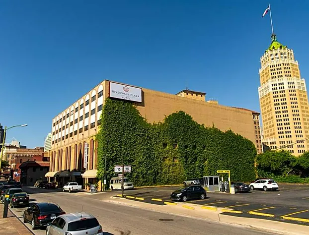 Riverwalk Plaza hotel detail image 2