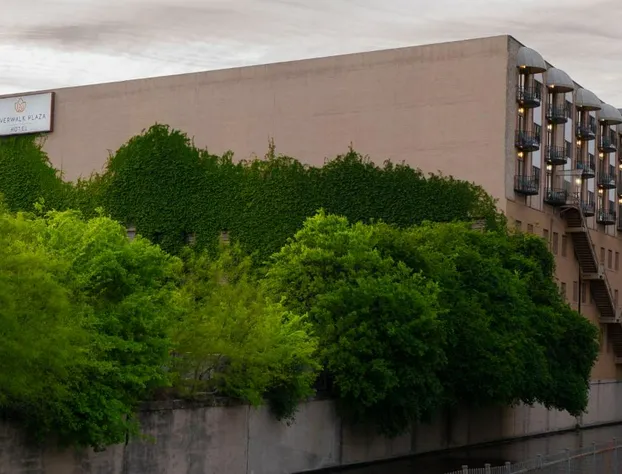 Riverwalk Plaza hotel detail image 3