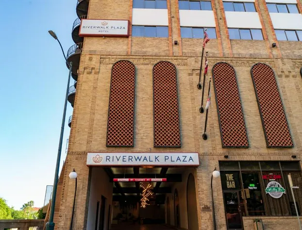 Riverwalk Plaza hotel detail image 4