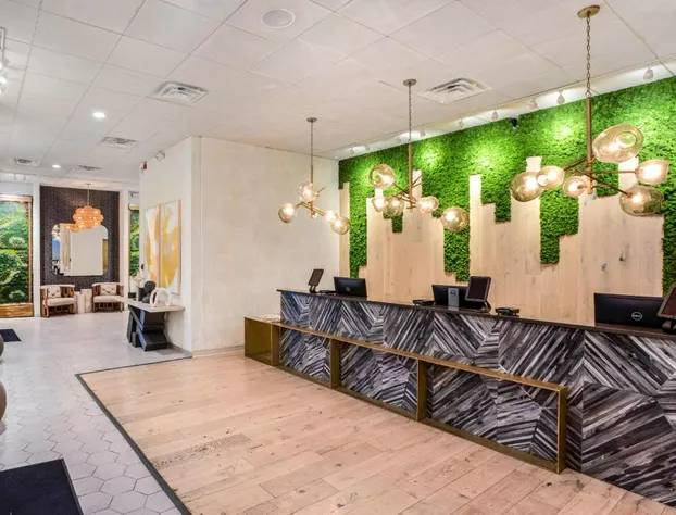 Riverwalk Plaza hotel detail image 3