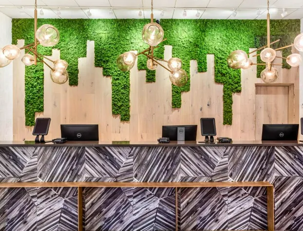 Riverwalk Plaza hotel detail image 4