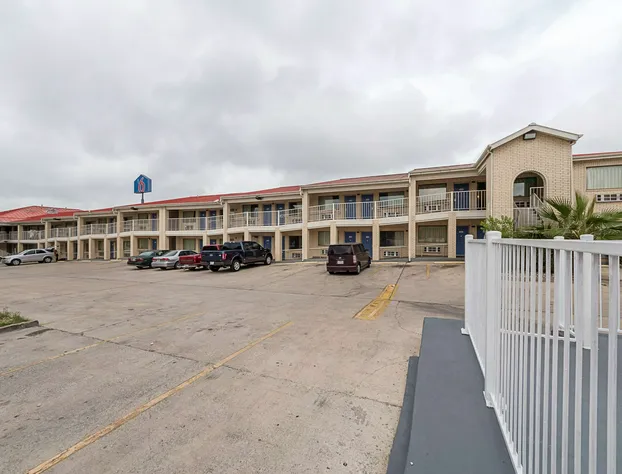 Motel 6 San Antonio, TX - Fiesta Trails hotel detail image 1