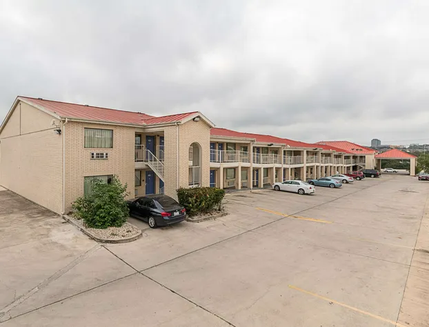 Motel 6 San Antonio, TX - Fiesta Trails hotel detail image 3