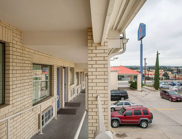 Motel 6 San Antonio, TX - Fiesta Trails hotel detail image 4