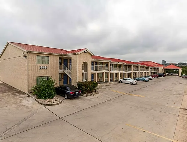 Motel 6 San Antonio, TX - Fiesta Trails hotel detail image 2