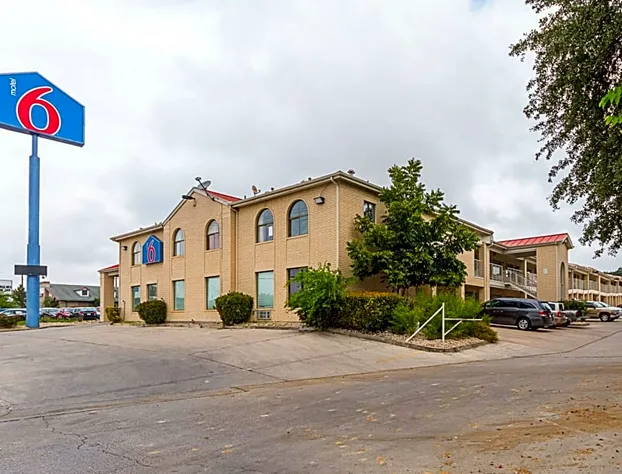 Motel 6 San Antonio, TX - Fiesta Trails hotel detail image 3