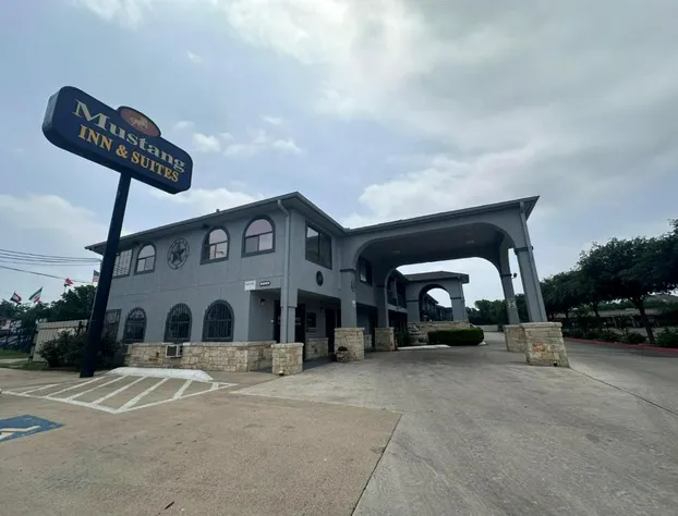 Mustang Inn and Suites hotel detail image 1