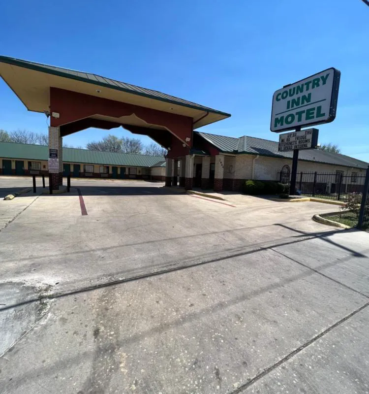 Country Inn Motel hotel hero