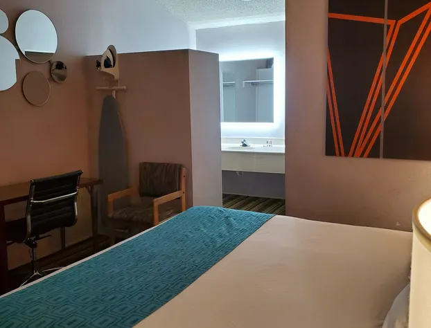 Howard Johnson by Wyndham Phoenix Airport/Downtown Area hotel detail image 4