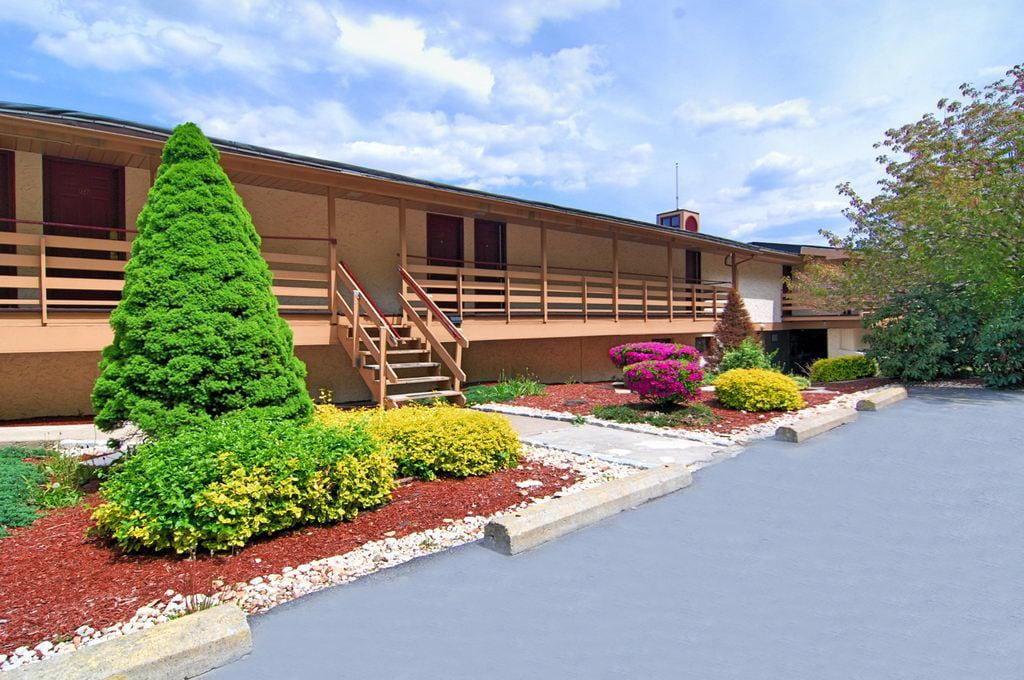 Econo Lodge Summit - Scranton hotel hero