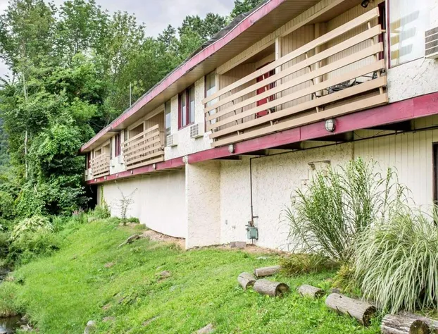 Econo Lodge Clarks Summit - Scranton hotel detail image 1