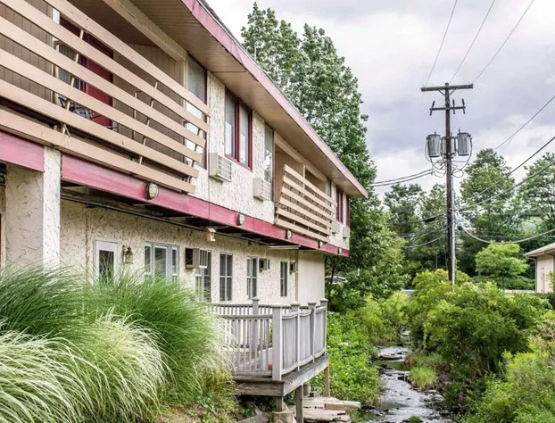 Econo Lodge Clarks Summit - Scranton hotel detail image 2
