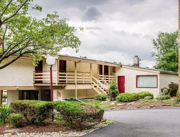 Econo Lodge Clarks Summit - Scranton hotel detail image 4