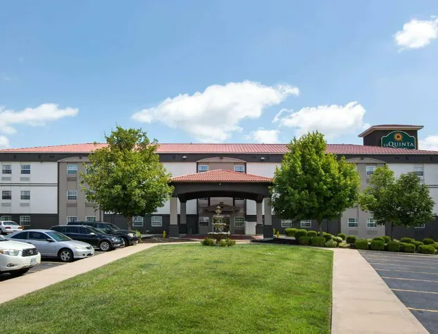 La Quinta Inn & Suites by Wyndham Blue Springs hotel detail image 4