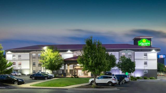 La Quinta Inn & Suites by Wyndham Blue Springs hotel detail image 1