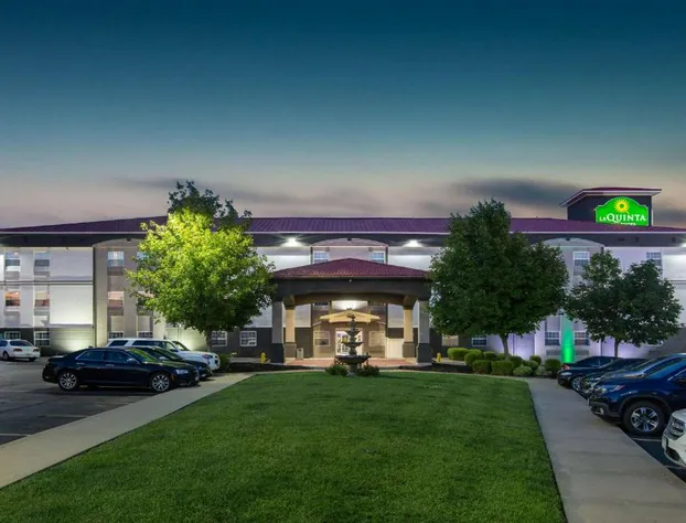 La Quinta Inn & Suites by Wyndham Blue Springs hotel detail image 2