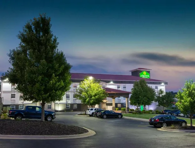 La Quinta Inn & Suites by Wyndham Blue Springs hotel detail image 3