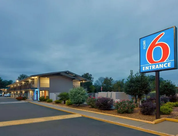 Motel 6 Columbus, GA hotel detail image 1