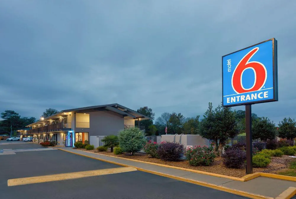 Motel 6 Columbus, GA hotel hero