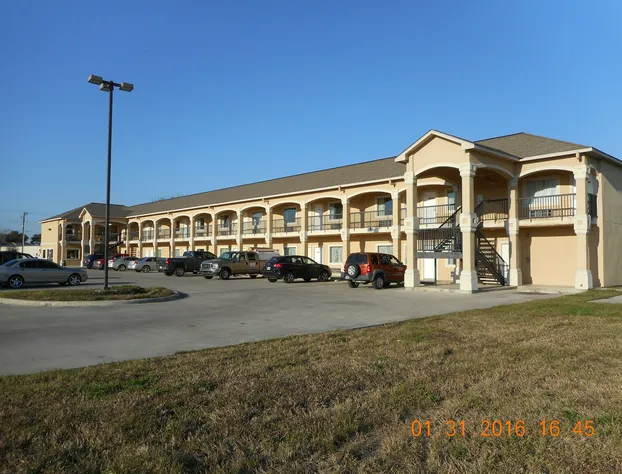 Crossroads Inn & Suites hotel detail image 1