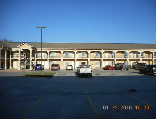 Crossroads Inn & Suites hotel detail image 4