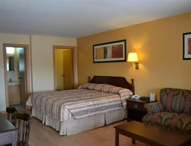 Deluxe Inn and Suites Weslaco hotel detail image 1