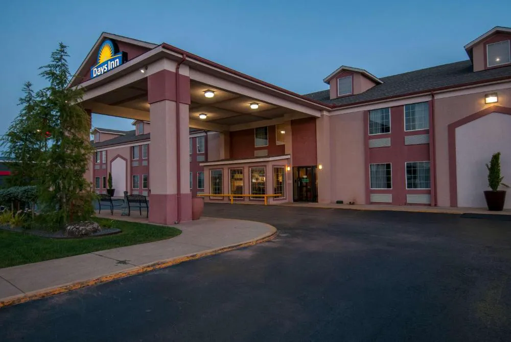 Days Inn by Wyndham Pauls Valley hotel hero