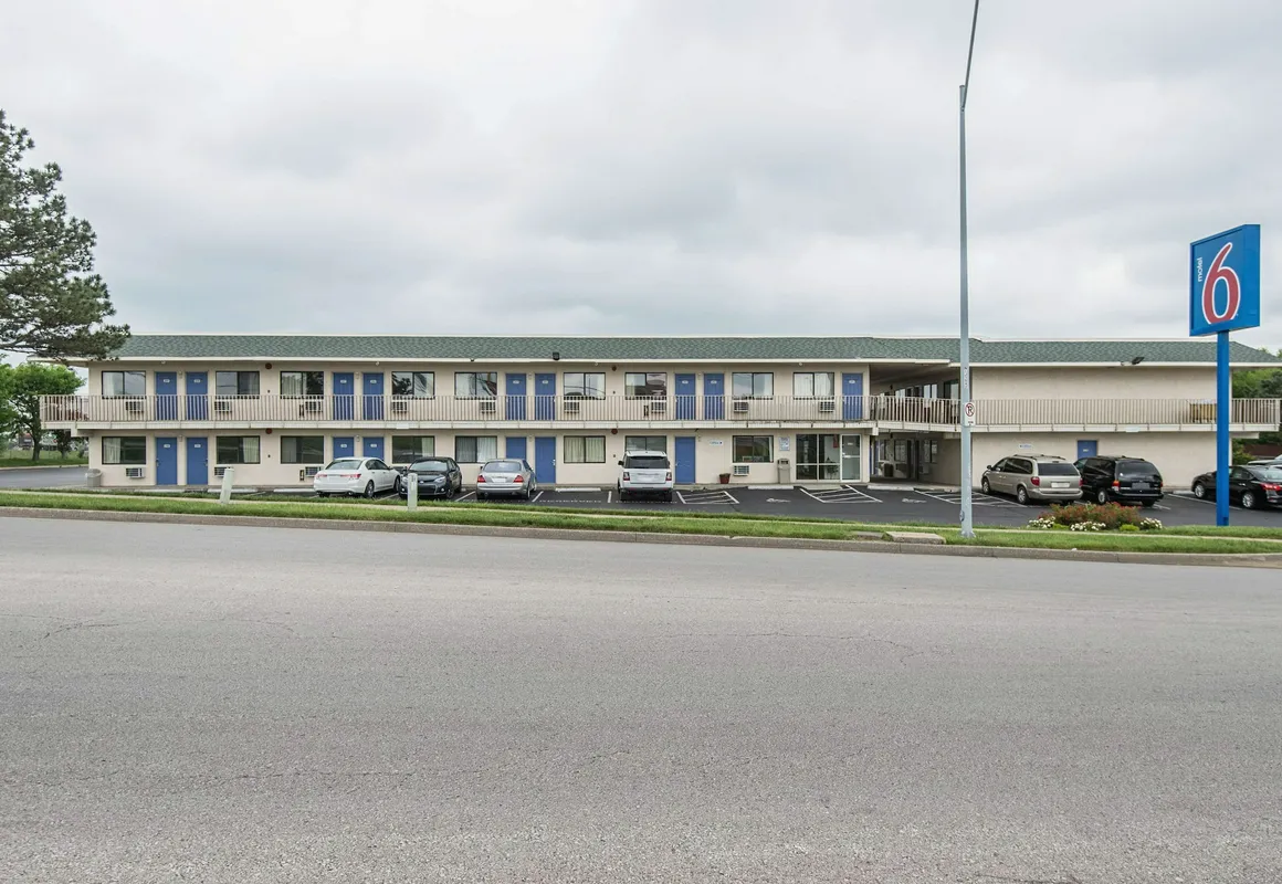 Motel 6 Kansas City, MO - Airport hotel hero