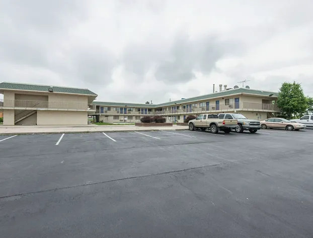 Motel 6 Kansas City, MO - Airport hotel detail image 2